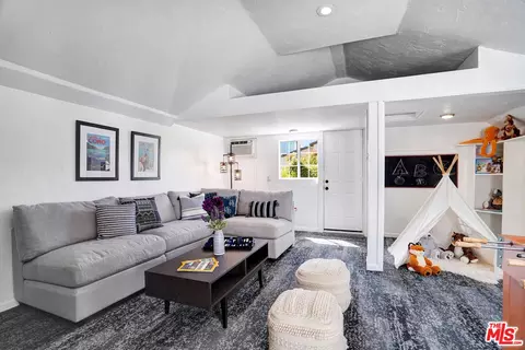 10748 Aqua Vista St, Studio City, CA 91602 photo 33