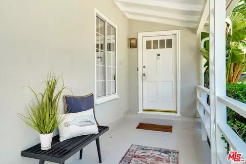 10748 Aqua Vista St, Studio City, CA 91602 photo 2