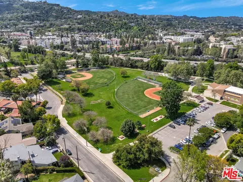 10748 Aqua Vista St, Studio City, CA 91602 photo 40