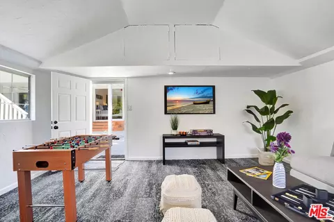 10748 Aqua Vista St, Studio City, CA 91602 photo 35