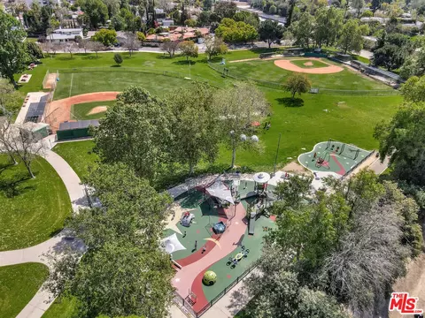 10748 Aqua Vista St, Studio City, CA 91602 photo 41