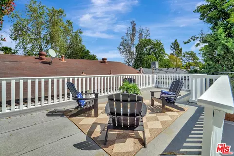 10748 Aqua Vista St, Studio City, CA 91602 photo 23