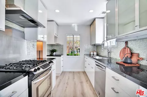 10748 Aqua Vista St, Studio City, CA 91602 photo 10