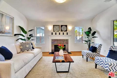 10748 Aqua Vista St, Studio City, CA 91602 photo 5