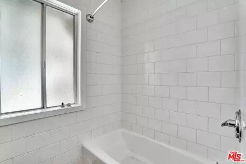 10748 Aqua Vista St, Studio City, CA 91602 photo 17