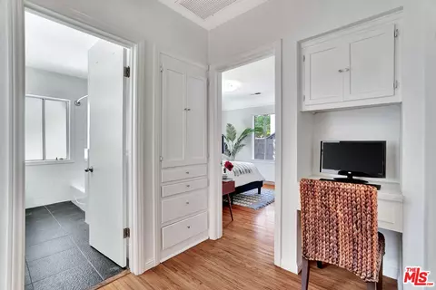 10748 Aqua Vista St, Studio City, CA 91602 photo 13