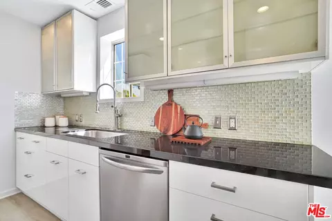 10748 Aqua Vista St, Studio City, CA 91602 photo 12