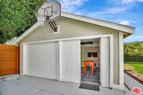 10748 Aqua Vista St, Studio City, CA 91602 photo 31