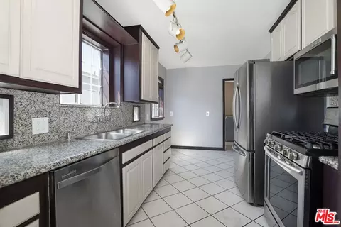 6841 Mammoth Ave, Van Nuys, CA 91405 photo 11