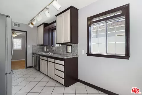 6841 Mammoth Ave, Van Nuys, CA 91405 photo 10