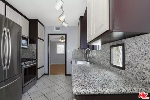 6841 Mammoth Ave, Van Nuys, CA 91405 photo 9