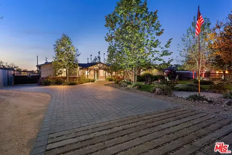 1861 Montgomery Rd, Thousand Oaks, CA 91360