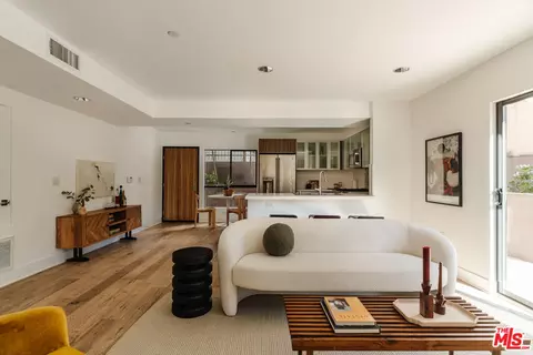 932 N Alfred St #102, Los Angeles, CA 90069