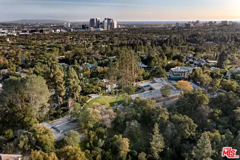1005 N Alpine Dr, Beverly Hills, CA 90210