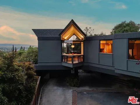 555 Fern Ln, Sierra Madre, CA 91024
