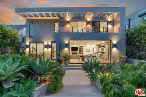 3422 Beethoven St, Los Angeles, CA 90066