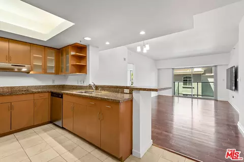 13700 Marina Pointe Dr #416, Marina Del Rey, CA 90292