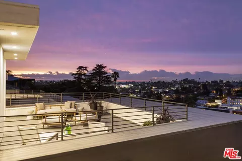 1649 N Bruce Ct, Los Angeles, CA 90026