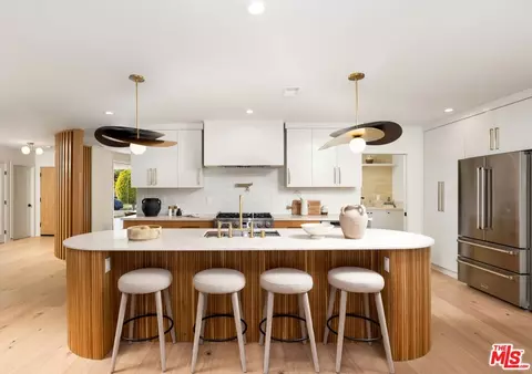 5646 W 62nd St, Los Angeles, CA 90056