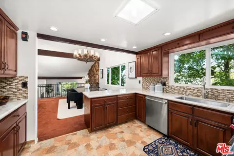 Kitchen - 11080 Plainview Ave, Tujunga, CA 91042 photo 5 of 5