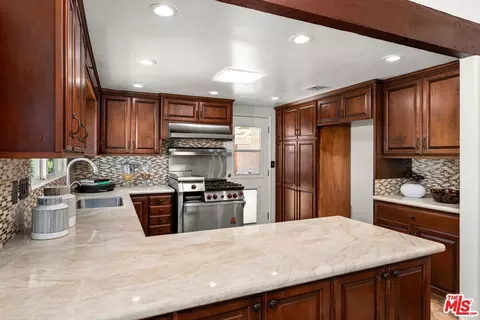 Kitchen - 11080 Plainview Ave, Tujunga, CA 91042 photo 1 of 5