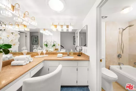 Bath - 11080 Plainview Ave, Tujunga, CA 91042 photo 1 of 2