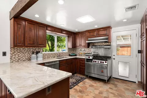 Kitchen - 11080 Plainview Ave, Tujunga, CA 91042 photo 2 of 5