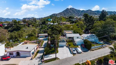 View/Area - 11080 Plainview Ave, Tujunga, CA 91042 photo 3 of 6