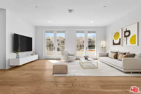 4240 Laurel Canyon Blvd #201, Studio City, CA 91604