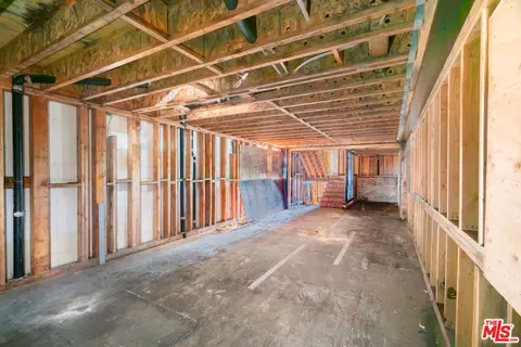 Entry Way - 705 Broadway St, Venice, CA 90291 photo 1 of 5