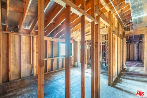 Entry Way - 705 Broadway St, Venice, CA 90291 photo 4 of 5
