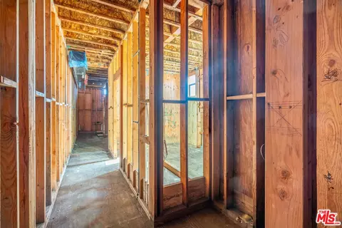 Entry Way - 705 Broadway St, Venice, CA 90291 photo 3 of 5
