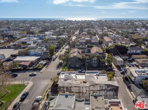 View/Area - 705 Broadway St, Venice, CA 90291 photo 2 of 7