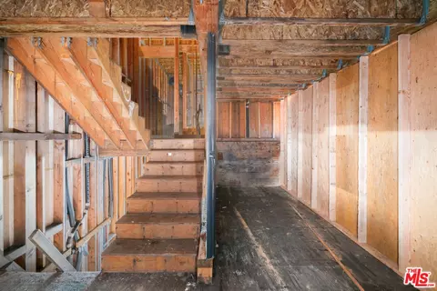 Entry Way - 705 Broadway St, Venice, CA 90291 photo 2 of 5