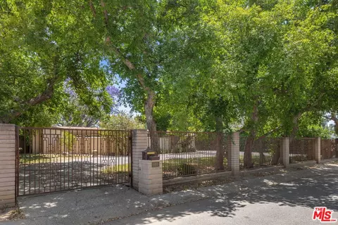 8400 Encino Ave, Northridge, CA 91325