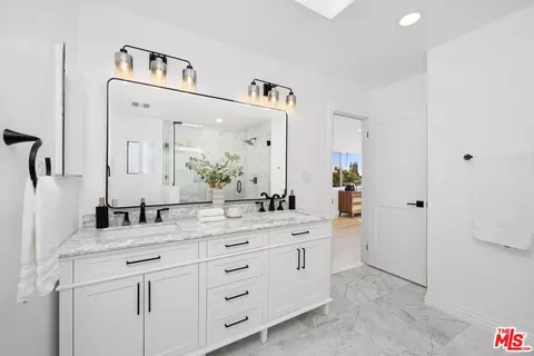 Bath - 3783 Elma Rd, Pasadena, CA 91107 photo 1 of 6
