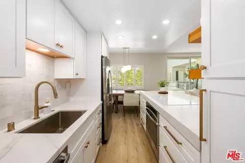 1131 Alta Loma Rd #514, West Hollywood, CA 90069