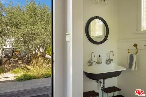 1215 Appleton Way, Venice, CA 90291 photo 19