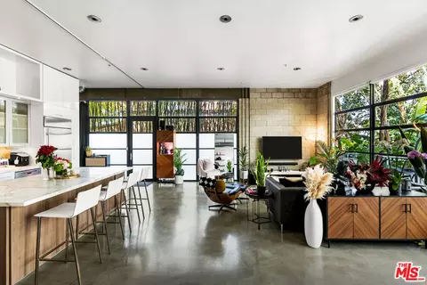 1534 17th St #101, Santa Monica, CA 90404