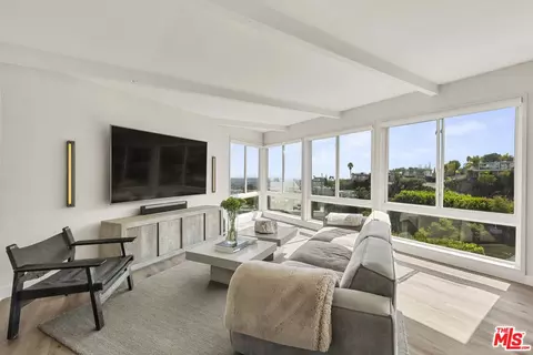 8460 Franklin Ave, Los Angeles, CA 90069