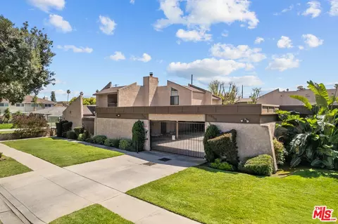 11710 215th St, Lakewood, CA 90715