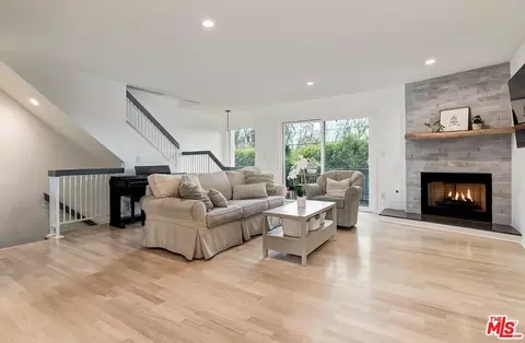 11542 Burbank Blvd #10, North Hollywood, CA 91601