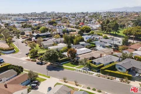 View/Area - 935 Sunset Ave, Venice, CA 90291 photo 3 of 4