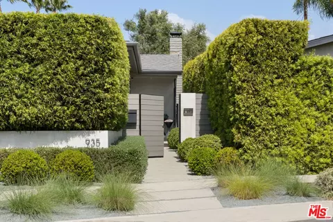 Exterior - 935 Sunset Ave, Venice, CA 90291 photo 2 of 7