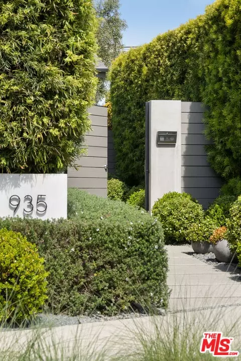 Exterior - 935 Sunset Ave, Venice, CA 90291 photo 1 of 7