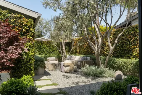 Exterior - 935 Sunset Ave, Venice, CA 90291 photo 7 of 7