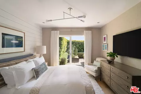 Bedroom - 935 Sunset Ave, Venice, CA 90291 photo 5 of 6