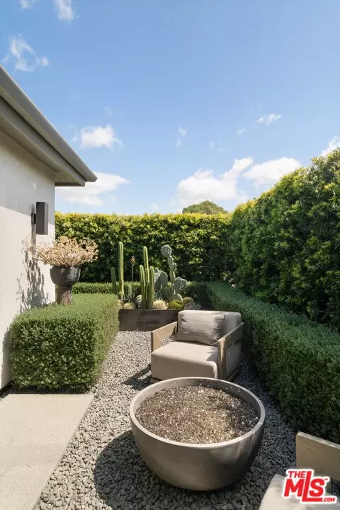 Exterior - 935 Sunset Ave, Venice, CA 90291 photo 3 of 7