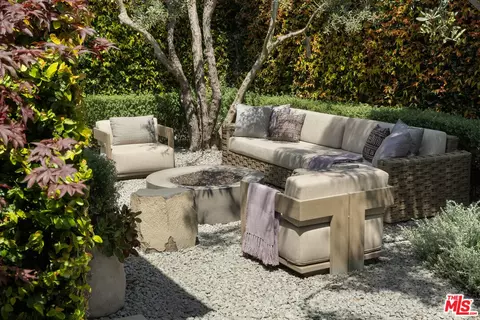 Exterior - 935 Sunset Ave, Venice, CA 90291 photo 6 of 7