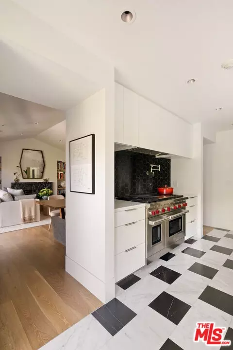 Kitchen - 935 Sunset Ave, Venice, CA 90291 photo 3 of 3